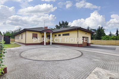 Połowa domu na działce 604 m2