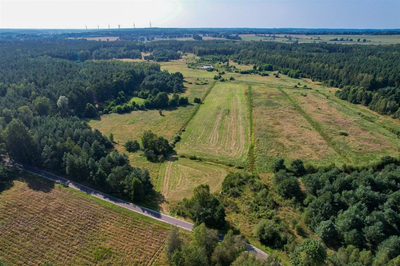 Bezpośrednio przy drodze|pośród rozległych terenów - 2