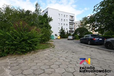 Na sprzedaż garaż o powierzchni ok. 18 m , położony przy ul. Spółdzielczej . - 3
