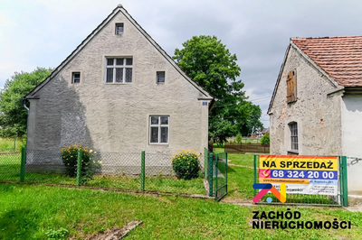 Na sprzedaż przedwojenny, parterowy dom wolnostojący o powierzchni ok. 100m2 położony na działce nr 54 o powierzchni 800m2. Na działce znajdują się również inne zabudowania gospodarcze w tym przedwoj… - 2