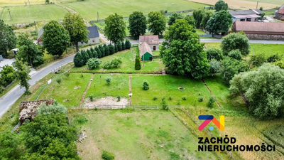 Na sprzedaż przedwojenny, parterowy dom wolnostojący o powierzchni ok. 100m2 położony na działce nr 54 o powierzchni 800m2. Na działce znajdują się również inne zabudowania gospodarcze w tym przedwoj… - 4