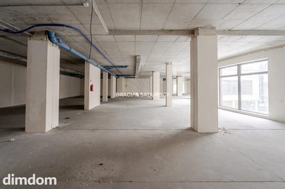 Lokal usługowy w stanie deweloperskim -706 m - 2