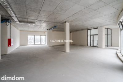 Lokal usługowy w stanie deweloperskim -706 m - 4