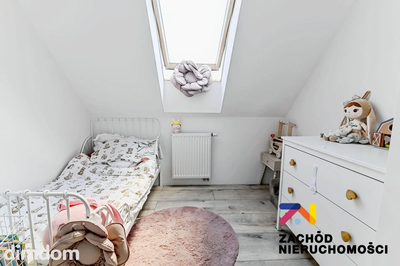 Na sprzedaż funkcjonalny dom w zabudowie bliźniaczej, położony w Raculi przy Zielonej Górze.Nieruchomość została wybudowana w 2021 roku i stanowi bardzo dobrą propozycję dla osób, które szukają gotow… - 4