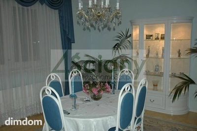 Przestronny 170m dwupoziomowy apartament na Zaciszu. Wysokość pomieszczeń 280, duże ustawne pokoje: 32m salon z wyjściem na loggie, 25m, 16m, 15m, 14m, 13m. W pokojach na podłodze parkiet jawor. Górn… - 3