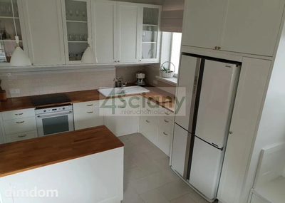Wykończony w wysokim standardzie, dwupoziomowy, apartament na Saskiej Kępie. Zlokalizowany na 2 i 3 piętrze w urokliwej kamienicy przy ul. Lipskiej. - 4