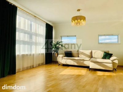 Mieszkanie 2- pokojowe usytuowane na 14 piętrze w 25-piętrowym apartamentowcu.