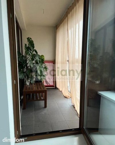 Mieszkanie 3-pokojowe o powierzchni 61 m, 5 piętro w 11-piętrowym apartamentowcu z windą z 2012 roku.