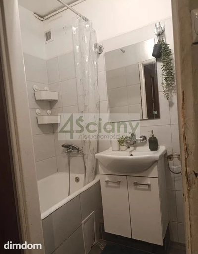 Mieszkanie 48m² znajduje się na parterze w 4 piętrowym bloku . - 2