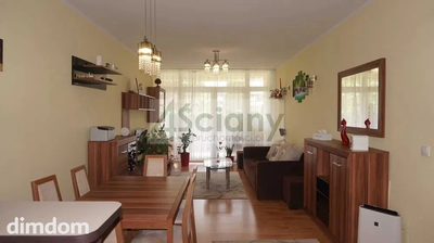 3-pokojowe mieszkanie znajduje się na parterze w 4-piętrowym budynku z windą z 2011 roku. - 3