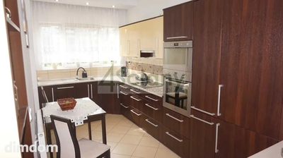3-pokojowe mieszkanie znajduje się na parterze w 4-piętrowym budynku z windą z 2011 roku. - 5