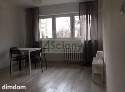 Do sprzedania mieszkanie o powierzchni 33 m² na Żoliborzu (Piaski). Mieszkanie znajduje się na wysokim parterze w bloku z roku 1980.