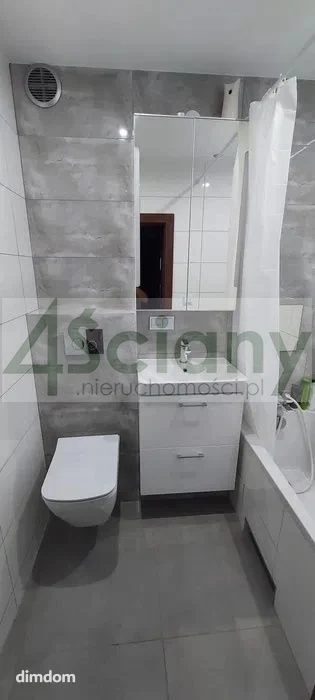 Dwupokojowe mieszkanie 38m2 znajdujące się na ostatnim 3 piętrze w bloku z lay 60-ych. - 4
