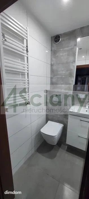 Dwupokojowe mieszkanie 38m2 znajdujące się na ostatnim 3 piętrze w bloku z lay 60-ych. - 3