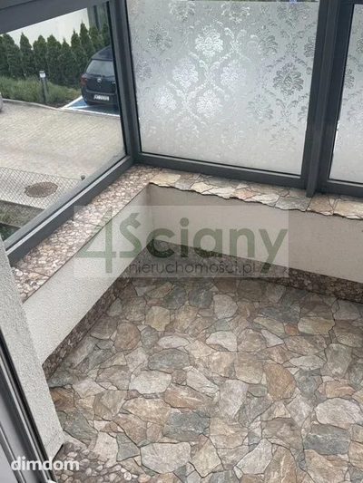 Mieszkanie 56m umiejscowione na 1 piętrze w bloku 3 piętrowym z 2012 roku .