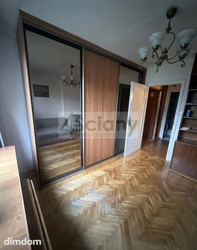 3-pokojowe mieszkanie 57m znajduje się na 3 piętrze w 4 piętrowym budynku z 1962 roku . - 2