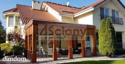 Dom o całkowitej powierzchni użytkowej 320 m2.