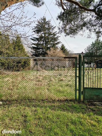 Działka budowlana ogrodzona o powierzchni 2555 m2 w kształcie prostokąta w centralnej części Konstancina Jeziorna. - 3