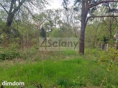 Do sprzedania działka budowlana o powierzchni 1050 m2 w Milanówku koło Grodziska Maz.