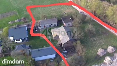 Dziaka o powierzchni 2763m2 inwestycyjno-przemysłowa z budynkami gospodarczymi plus stodoła (brak planu zagospodarowania).