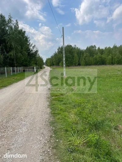 Działka budowlana zlokalizowane w miejscowości Powązki w otulinie Kampinoskiego Parku Narodowego.