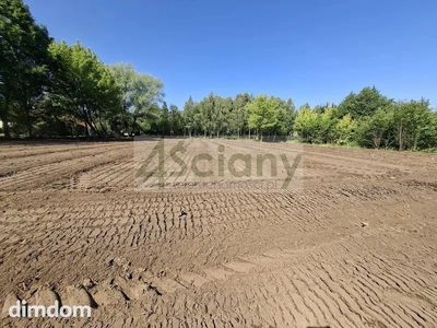 Do sprzedania działka budowlana o powierzchni 1000 m2 w Brwinowie koło Pruszkowa.