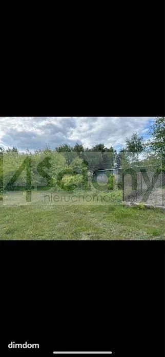 Działka budowlana o powierzchni 680m kwadratowych z własną drogą dojazdową.