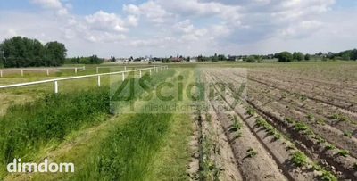 Na sprzedaż działka budowlana o powierzchni 950 m2 w Gminie Raszyn, we wsi Falenty Nowe.