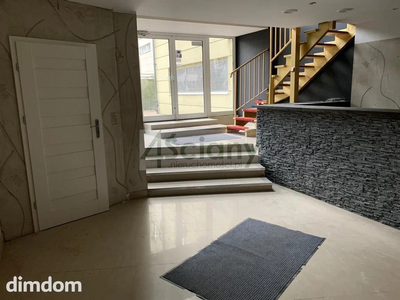 Do sprzedania lokal na parterze z wejściem od ulicy. Powierzchnia 384 m2 (możliwa sprzedaż 1/2 lokalu - 190m2). Wcześniej wykorzystywany jako klub fitness. Możliwa kontynuacja lub zmiana profilu dzia… - 5
