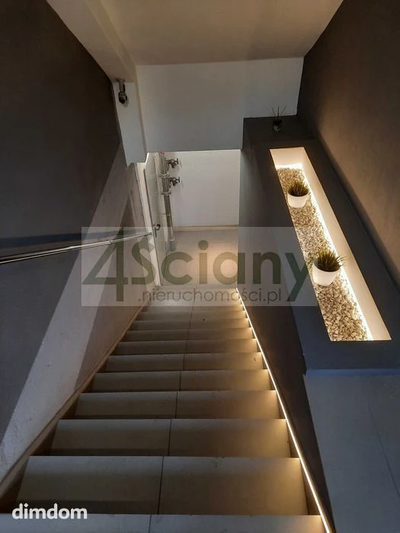Do sprzedania lokal usługowo-biurowy o powierzchni 289 m2 zlokalizowany na Solcu w odnowionym budynku z 1966 roku (ogrzewanie miejskie, - 4