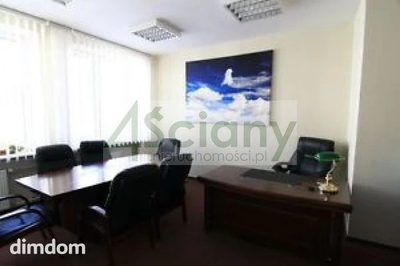 Lokal biurowy o pow. 52,29m2 , 3 pokoje- 2 pokoje po ok.15m i jeden ok.22m. - 4