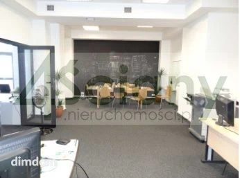 Lokal   150,59 m2 (parter 61,22 m2  + piętro 89,37 m2)