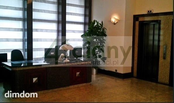 Budynek posiada recepcje i ochrone 24h , jest wyposażony w windy , toalety na piętrze plus aneks kuchenny. - 88594233.jpg