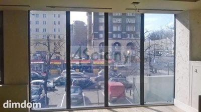 Budynek posiada recepcje i ochrone 24h , jest wyposażony w windy , toalety na piętrze plus aneks kuchenny. - 5
