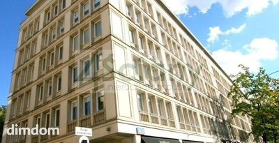 Centrum Biurowe  położone jest w Śródmieściu Warszawy. - 3
