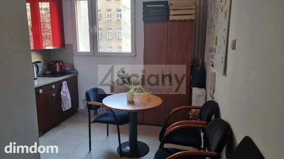 Do wynajęcia lokal na kancelarię bądź inne biuro w samym centrum obok Marriotta na 2. piętrze (z windą), lokal jest dwustronny i cichy ( z jednej strony widok na wewnętrzne podwórze - zielony skwer,… - 5