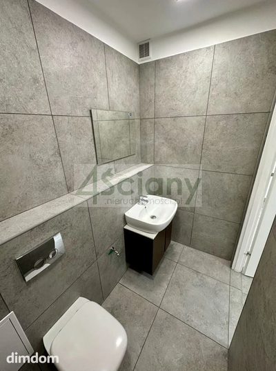 Na wynajem lokal usługowy o powierzchni 65 m2 zlokalizowany w centrum Ursusa Niedźwiadek. Powierzchnia o długości 10,30 i szerokości 5,10 metrów (na końcu rozszerzona do prawie 8 metrów) z dużą oszkl… - 4