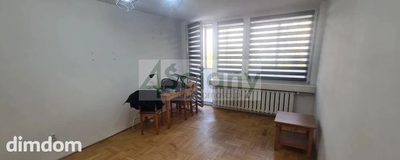 2-pokojowe mieszkanie o powierzchni 43 m znajduje się na 1 piętrze w 10 piętrowym budynku z 1972 roku. - 2