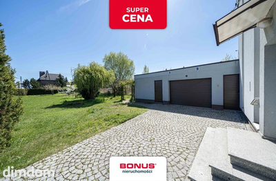 Dom Wolnostojący 2 mieszkania 2 garaże