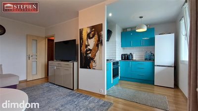 Na sprzedaż mieszkanie 2-pokojowe o powierzchni 41,80 m 2 , zlokalizowane na 9 piętrze bloku przy ul. Kiepury 1.