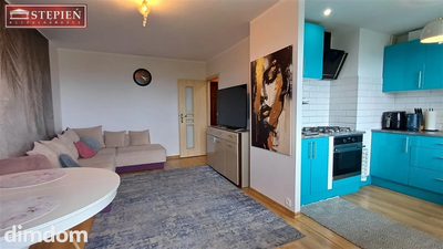 Na sprzedaż mieszkanie 2-pokojowe o powierzchni 41,80 m 2 , zlokalizowane na 9 piętrze bloku przy ul. Kiepury 1. - 3