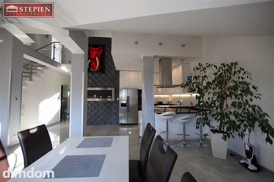 Nowoczesny dwupoziomowy apartament w centrum
