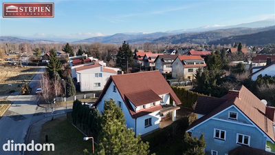 Przedstawiam Państwu na sprzedaż dom wolnostojący o powierzchni użytkowej  119,04 m² , położony na działce  410 m²  przy ul. Łazienkowskiej w Sobieszowie. Nieruchomość z lat 90., wybudowana w technol…