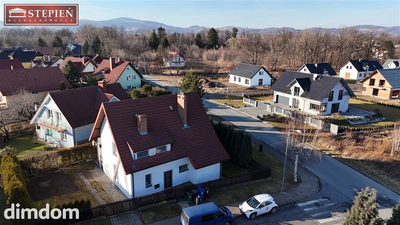 Przedstawiam Państwu na sprzedaż dom wolnostojący o powierzchni użytkowej  119,04 m² , położony na działce  410 m²  przy ul. Łazienkowskiej w Sobieszowie. Nieruchomość z lat 90., wybudowana w technol… - 5