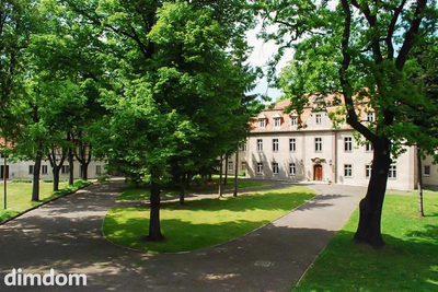 Piękny kompleks pałacowo-parkowy
