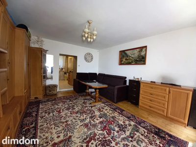 Oferuję do sprzedaży mieszkanie w centrum Boguszowa-Gorc, położone nieopodal samego Rynku. Na powierzchnię mieszkalną 29,60 m2 składają się przestronny pokój, kuchnia oraz łazienka wraz z toaletą. Og…