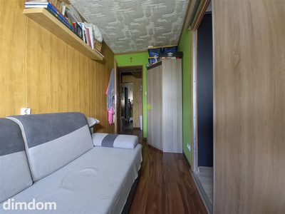 Oferuję do sprzedaży mieszkanie położone na I piętrze kilkurodzinnego budynku w spokojnym zakątku Mieroszowa. Na powierzchnię mieszkalną: 42,40 m2 składają się: pokój dzienny, kuchnia, łazienka z toa… - 5