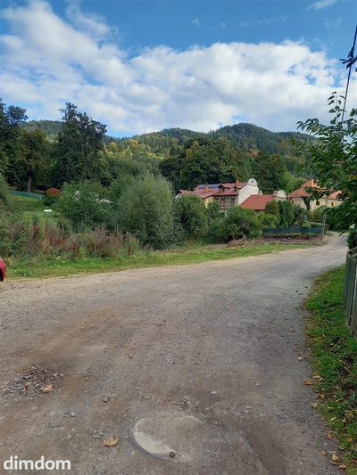 Do sprzedania działka budowlana położona w urokliwym, spokojnym zakątku Wałbrzycha, wśród gór, lasu  i nielicznej, niskiej zabudowy. - 4