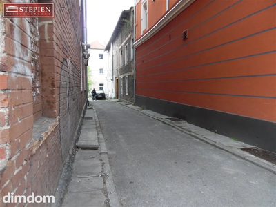 Mam przyjemność przedstawić atrakcyjne mieszkanie w częściowo odrestaurowanej kamienicy posadowione na trzecim piętrze. - 2