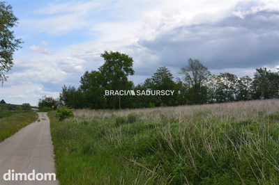 Działka w całości budowlana o pow.: 1313 m2